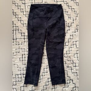 Lululemon Black Camouflage Leggings women’s size 6